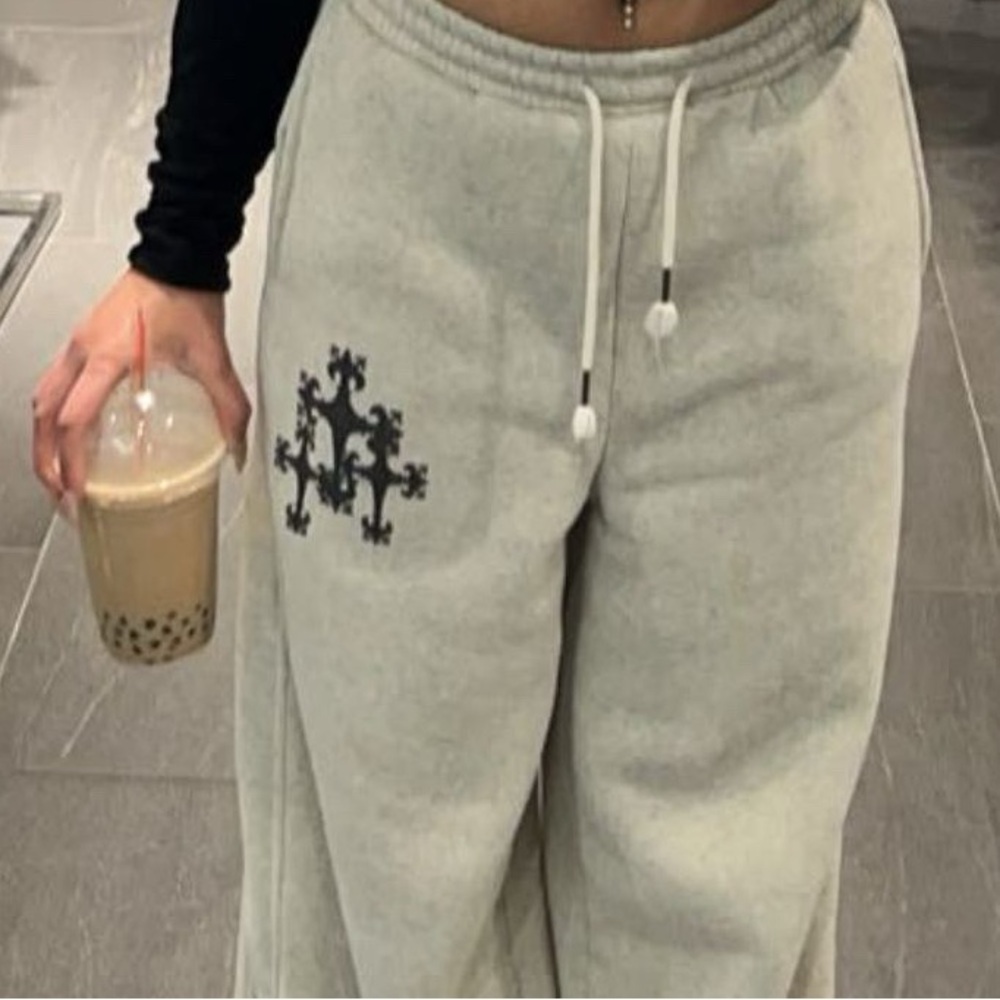 Y2K Gray Baggy Sweatpants with Printed Design / US XS